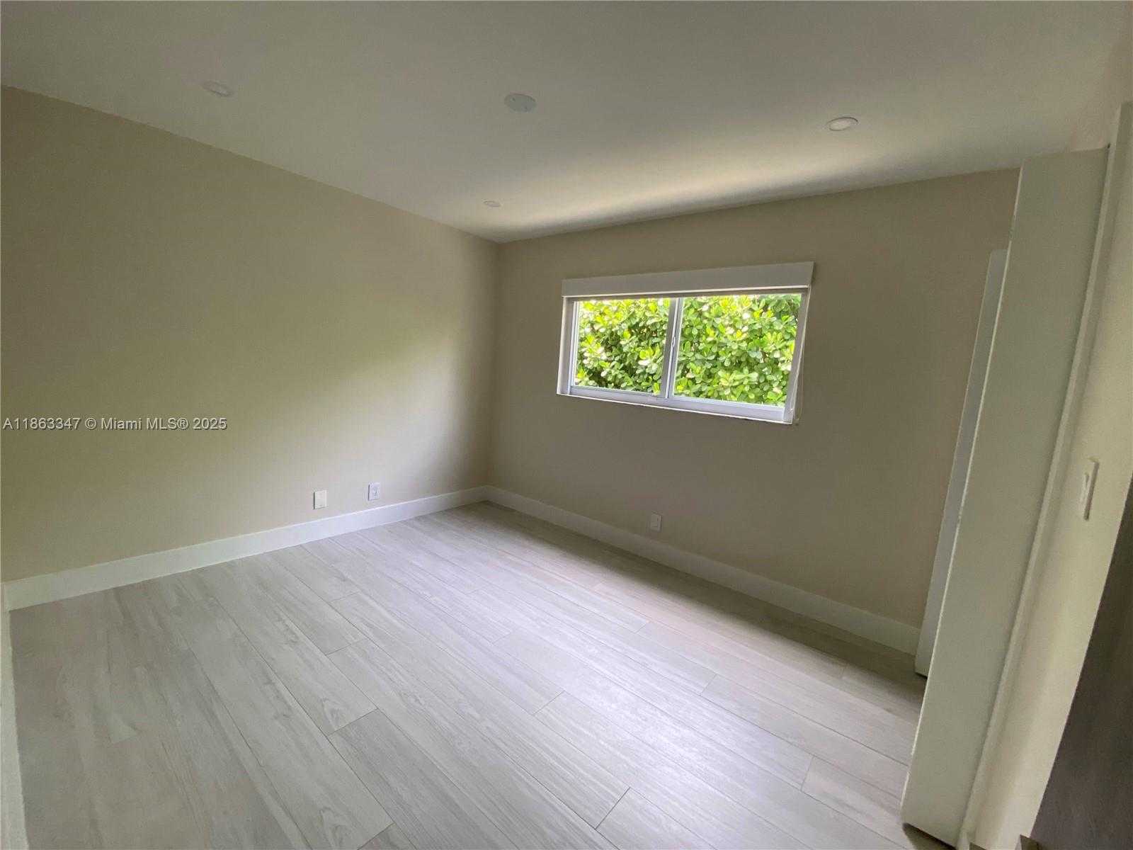 Small Image of 20405 NORTH EAST 22ND PL, Miami Number 36