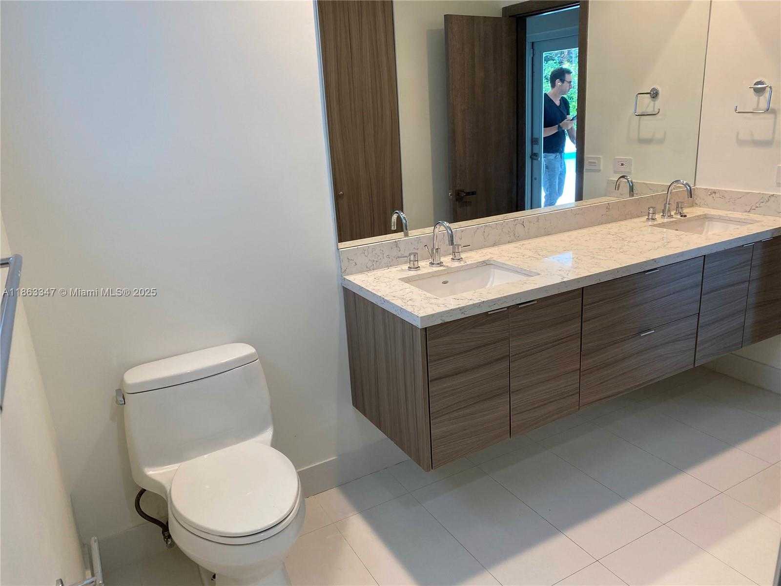 Small Image of 20405 NORTH EAST 22ND PL, Miami Number 38
