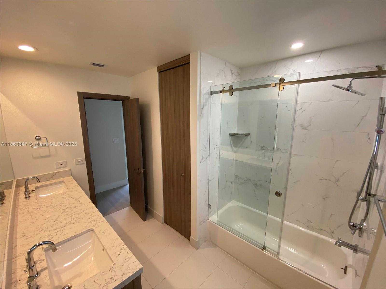Small Image of 20405 NORTH EAST 22ND PL, Miami Number 39