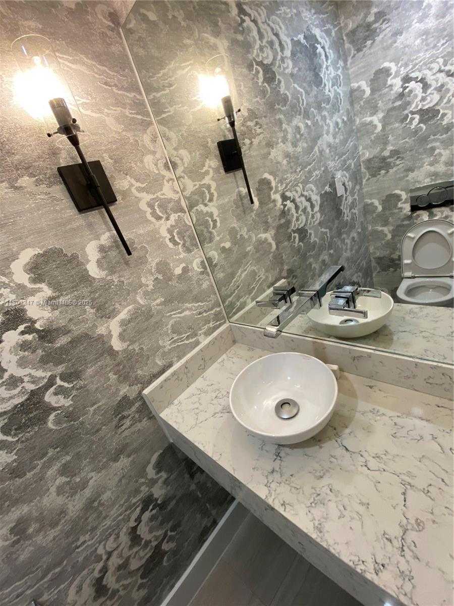 Small Image of 20405 NORTH EAST 22ND PL, Miami Number 40