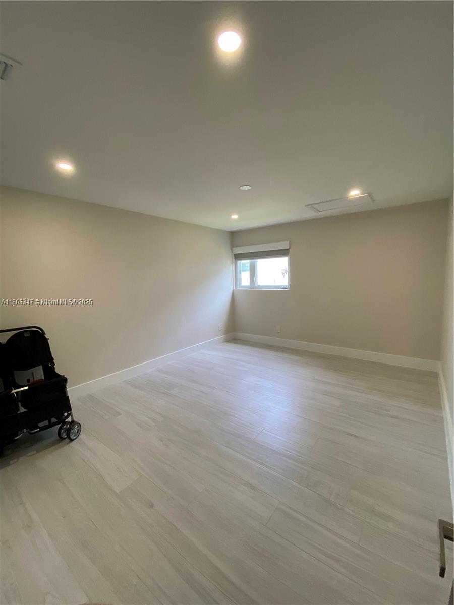 Small Image of 20405 NORTH EAST 22ND PL, Miami Number 42