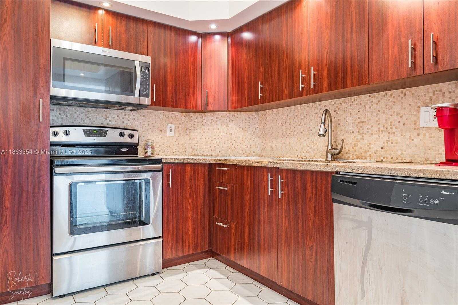 Small Image of 500 BAYVIEW DR #1227, Sunny Isles Beach Number 10