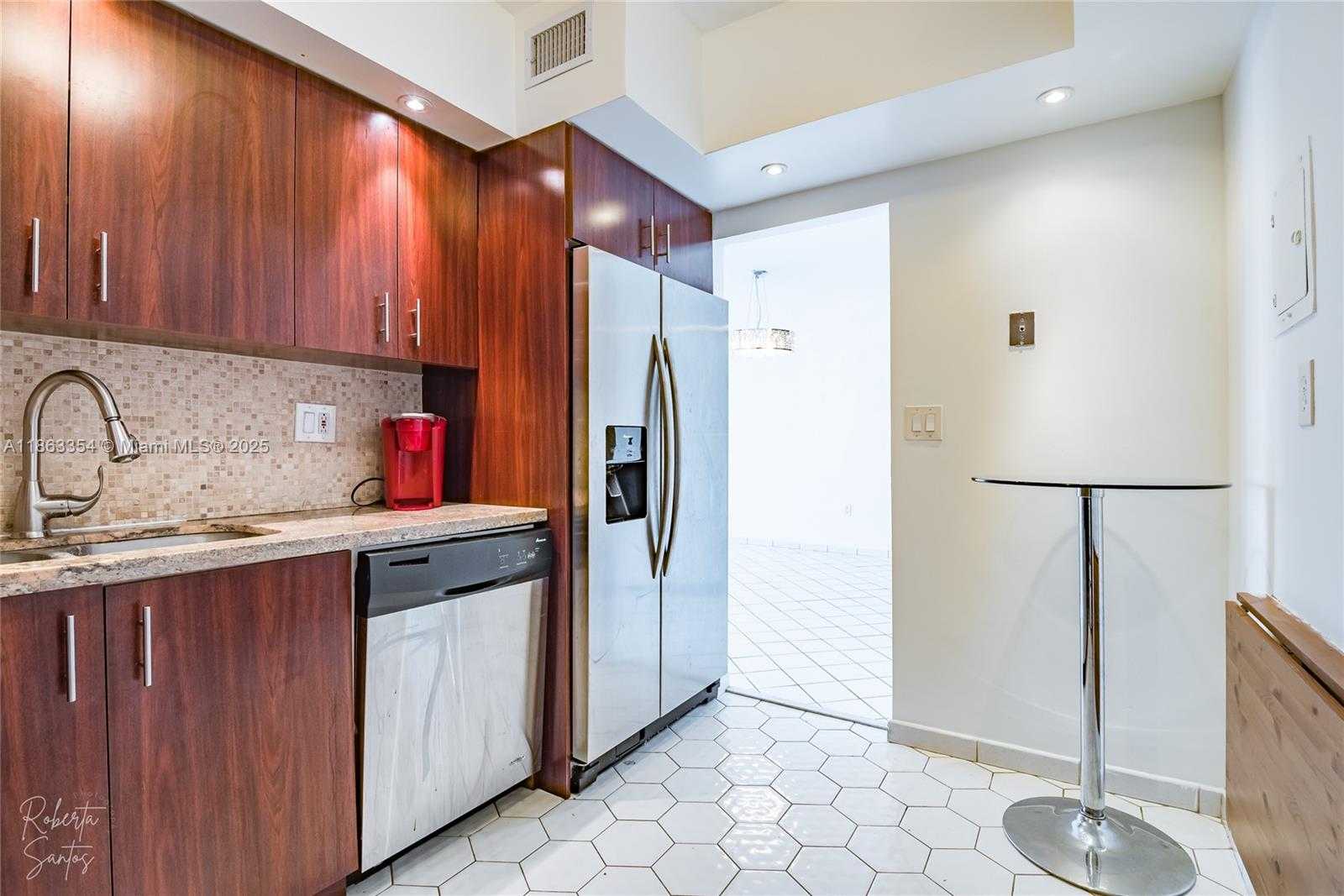 Small Image of 500 BAYVIEW DR #1227, Sunny Isles Beach Number 11