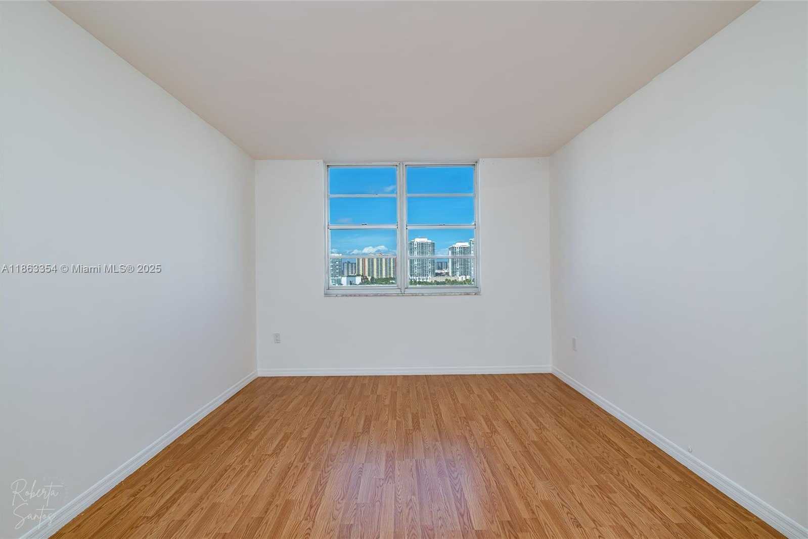 Small Image of 500 BAYVIEW DR #1227, Sunny Isles Beach Number 14