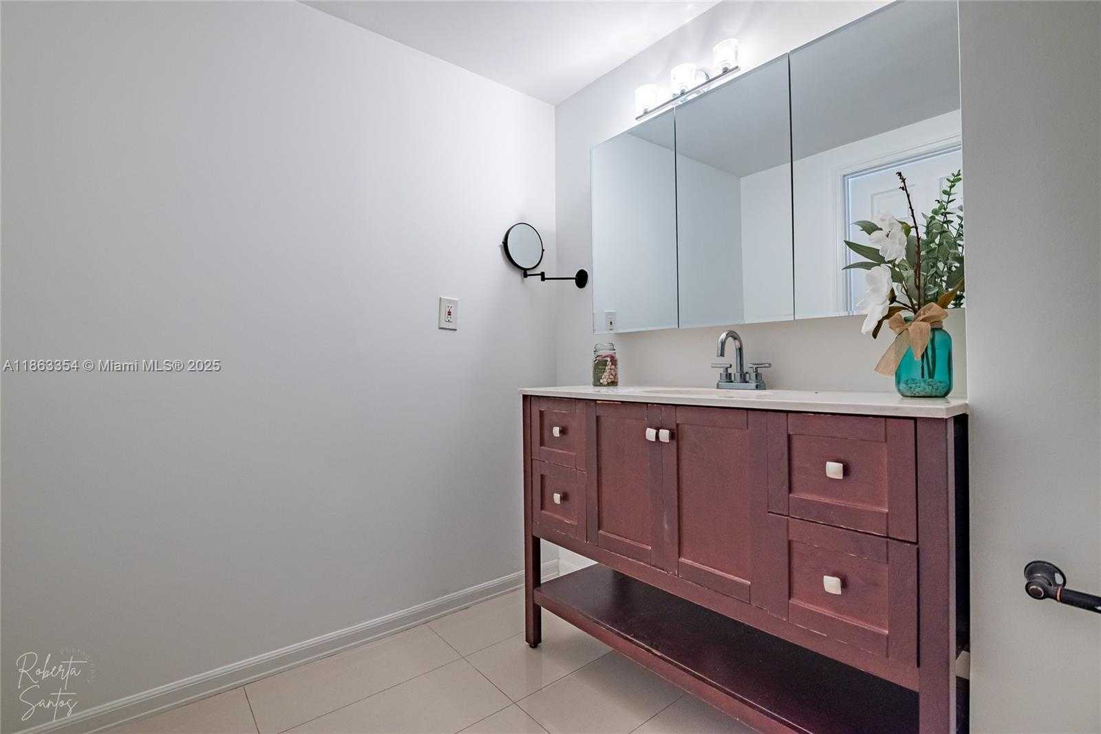 Small Image of 500 BAYVIEW DR #1227, Sunny Isles Beach Number 17