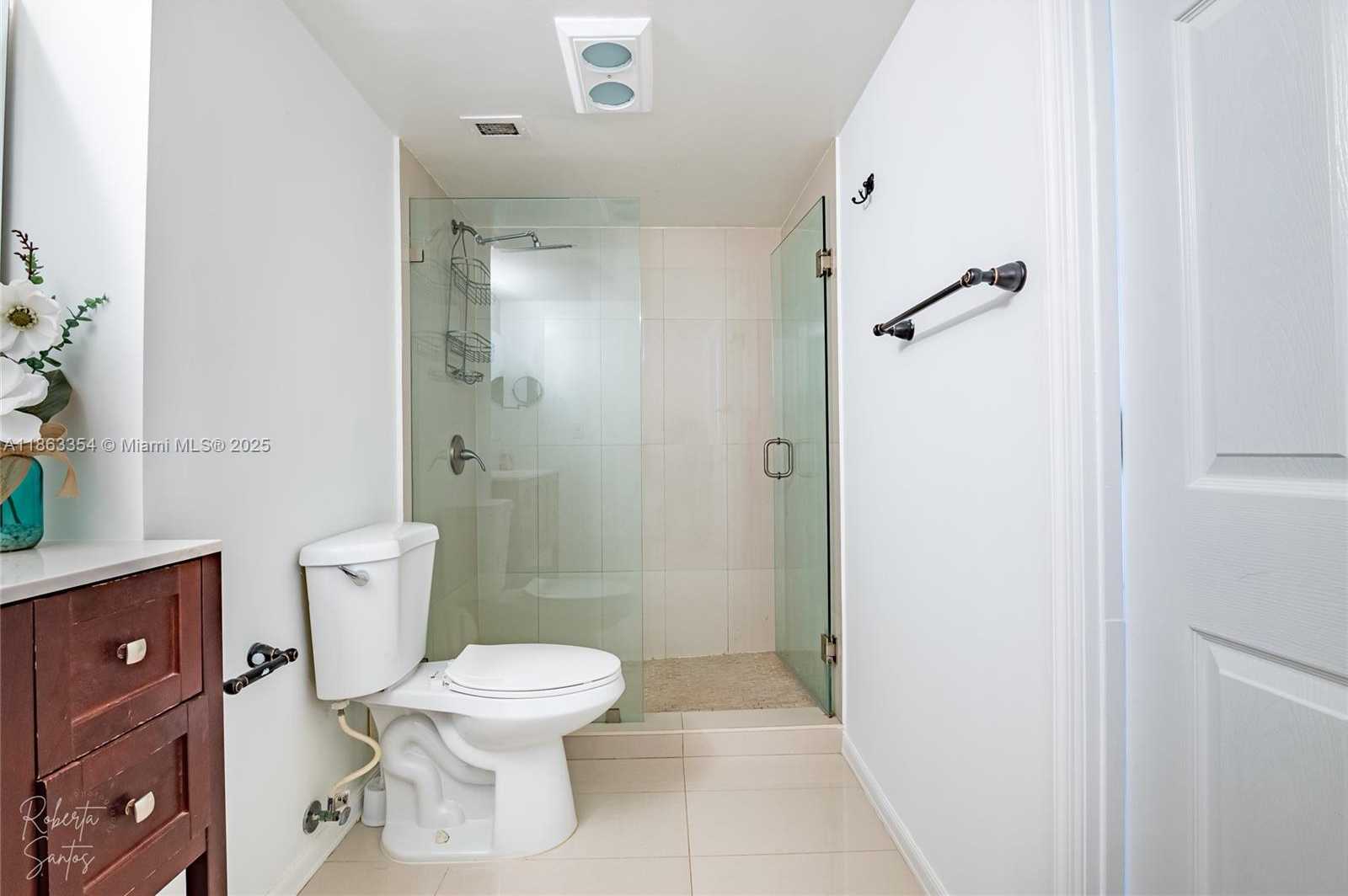 Small Image of 500 BAYVIEW DR #1227, Sunny Isles Beach Number 19