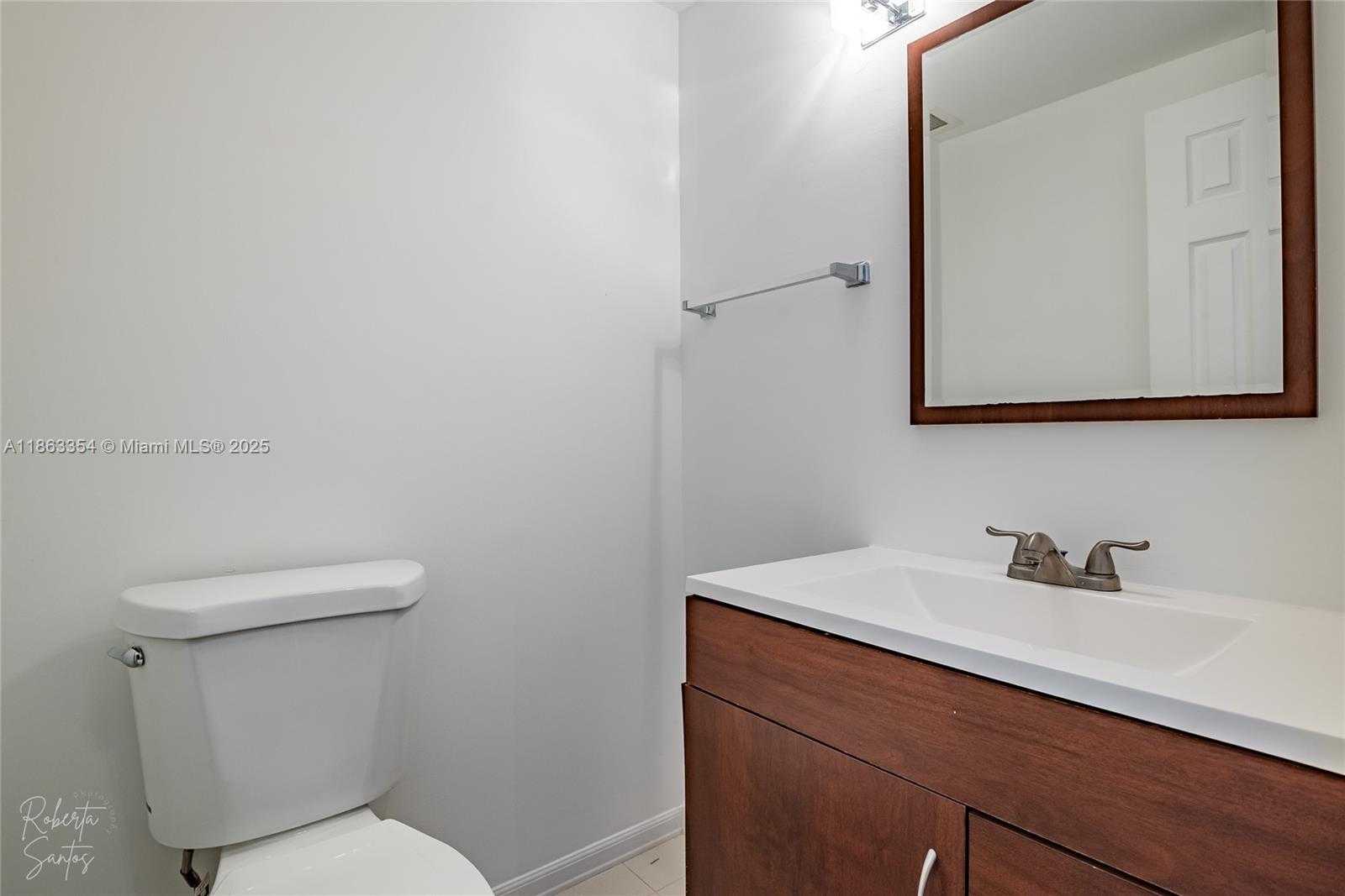 Small Image of 500 BAYVIEW DR #1227, Sunny Isles Beach Number 26