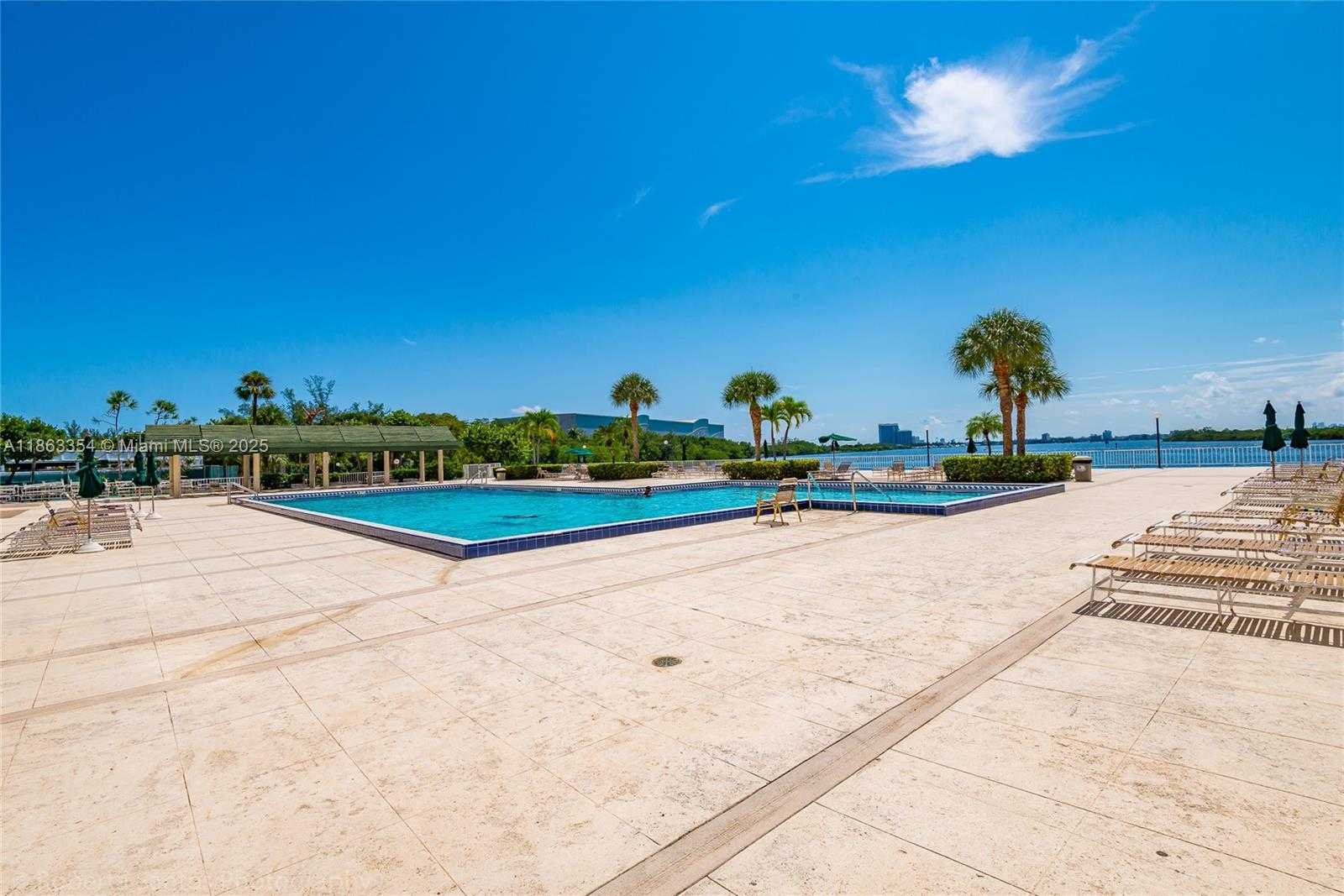 Small Image of 500 BAYVIEW DR #1227, Sunny Isles Beach Number 28