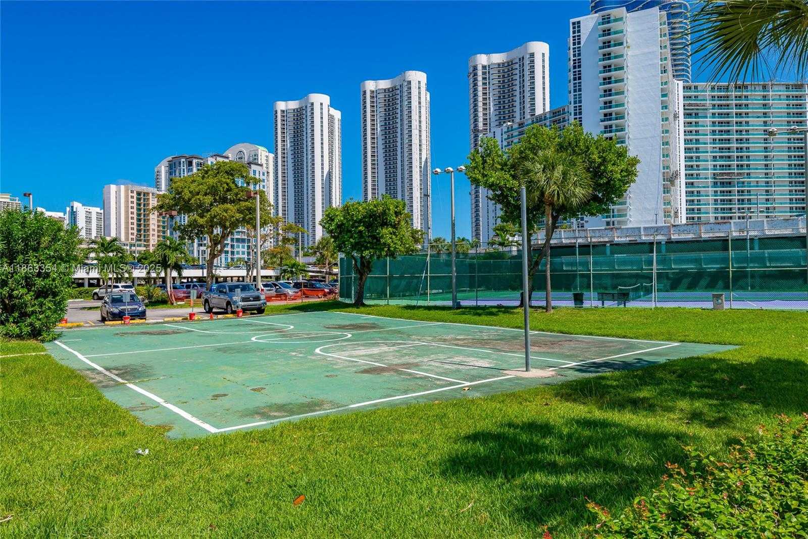Small Image of 500 BAYVIEW DR #1227, Sunny Isles Beach Number 36