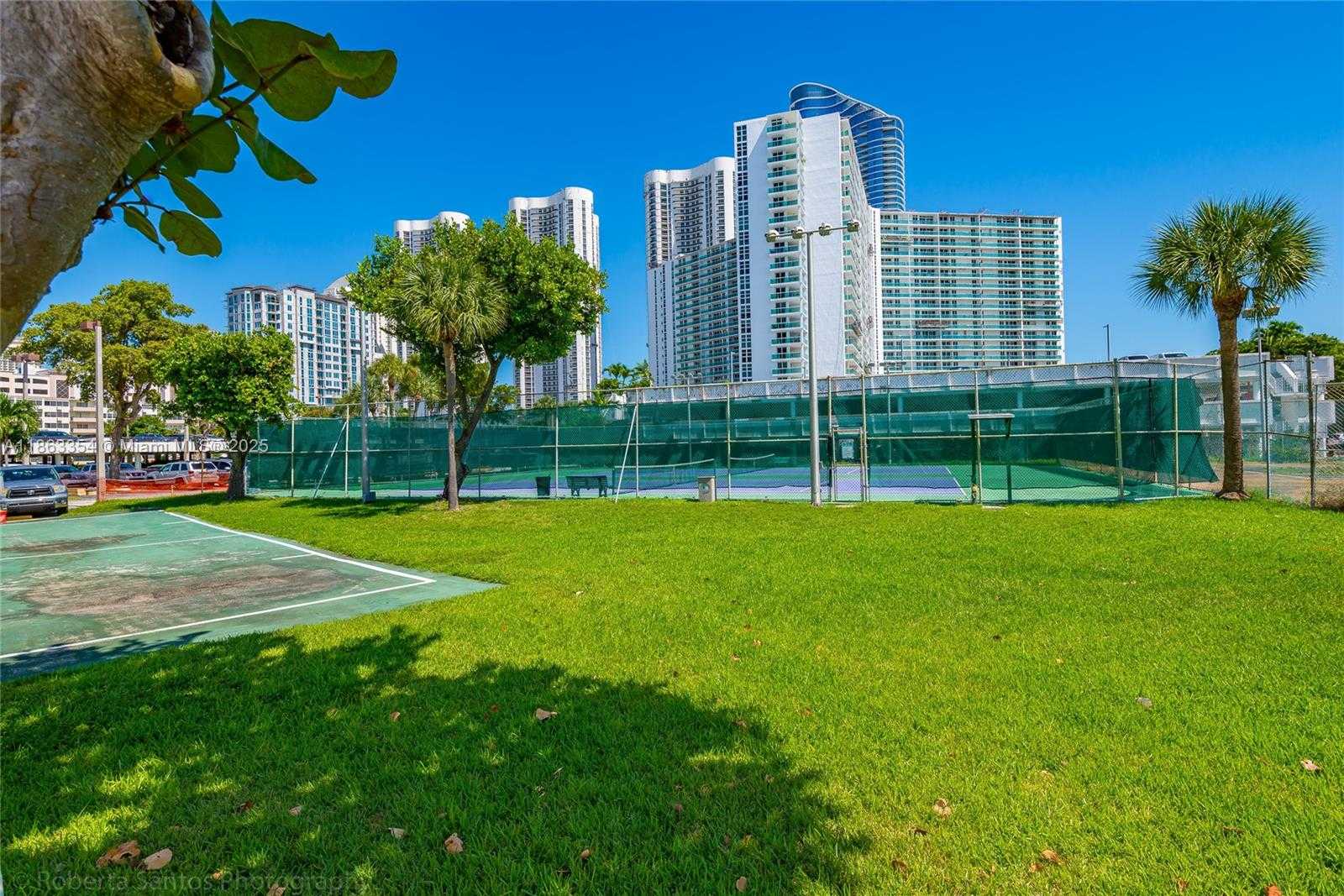 Small Image of 500 BAYVIEW DR #1227, Sunny Isles Beach Number 37