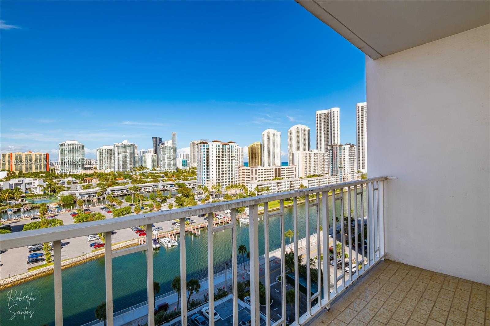 Small Image of 500 BAYVIEW DR #1227, Sunny Isles Beach Number 4