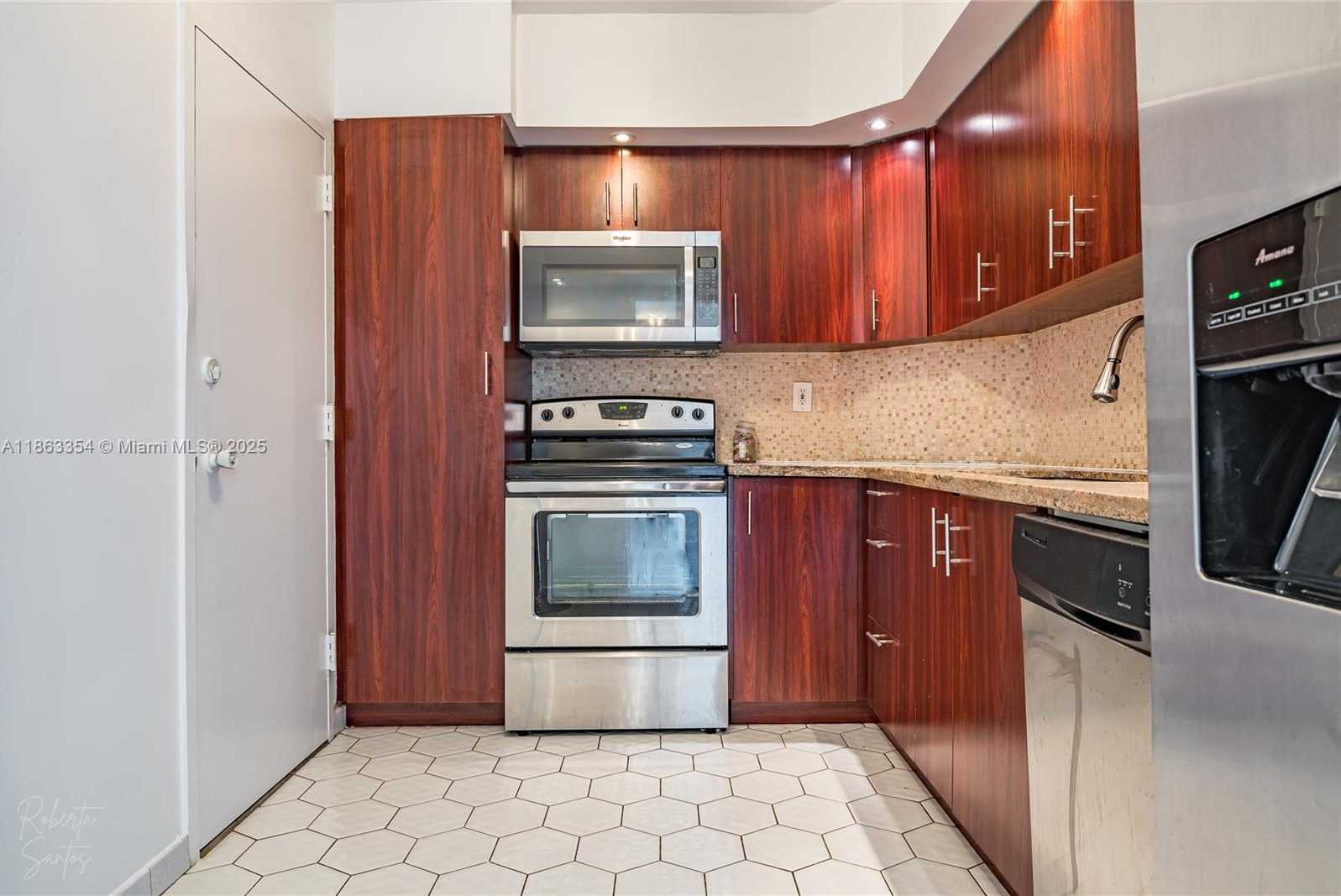 Small Image of 500 BAYVIEW DR #1227, Sunny Isles Beach Number 9