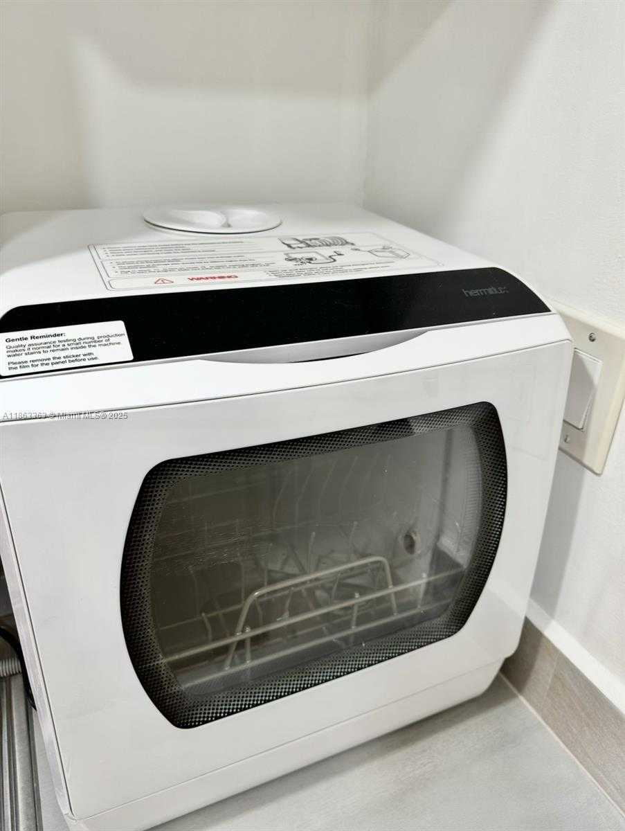Small Image of 8400 BYRON AVE #5D, Miami Beach Number 11