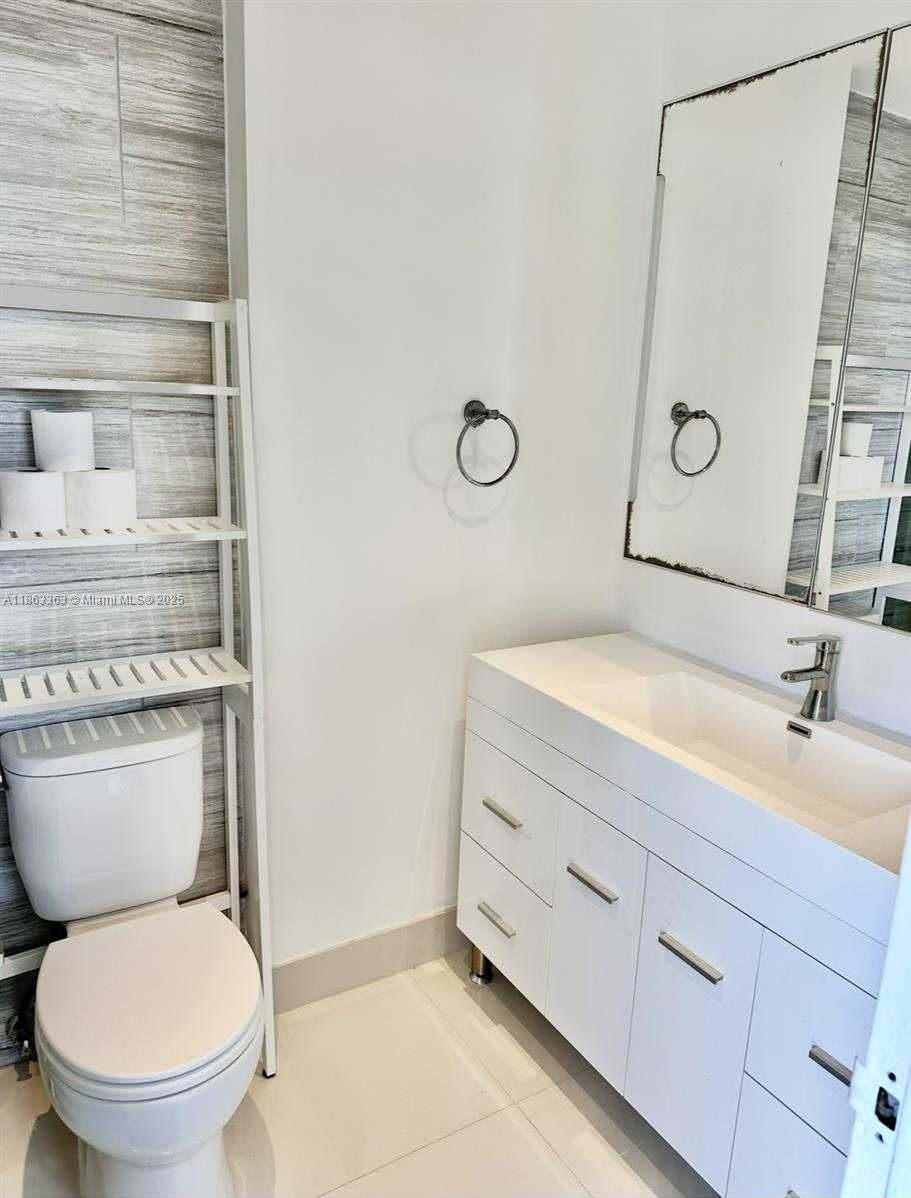 Small Image of 8400 BYRON AVE #5D, Miami Beach Number 13