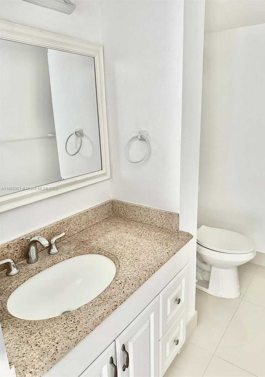 Small Image of 8400 BYRON AVE #5D, Miami Beach Number 17