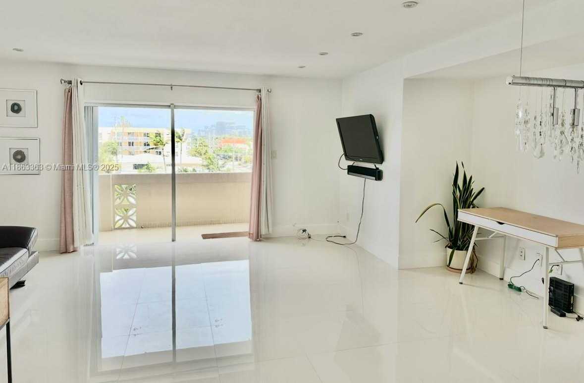 Small Image of 8400 BYRON AVE #5D, Miami Beach Number 2