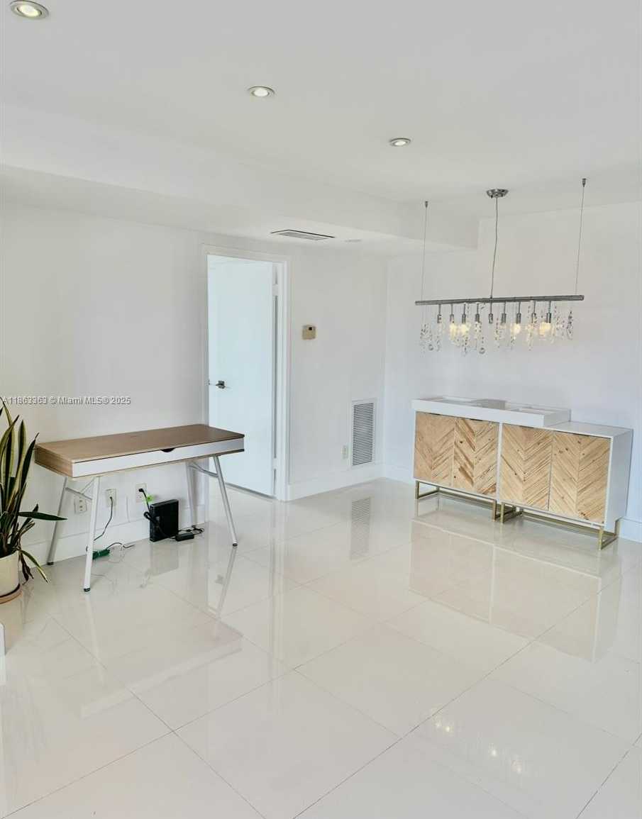 Small Image of 8400 BYRON AVE #5D, Miami Beach Number 3