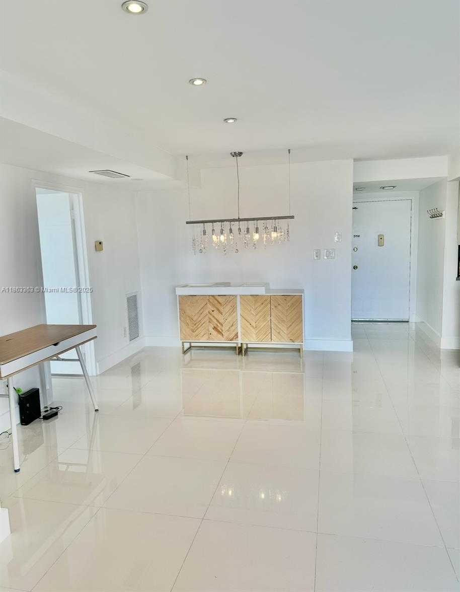 Small Image of 8400 BYRON AVE #5D, Miami Beach Number 4