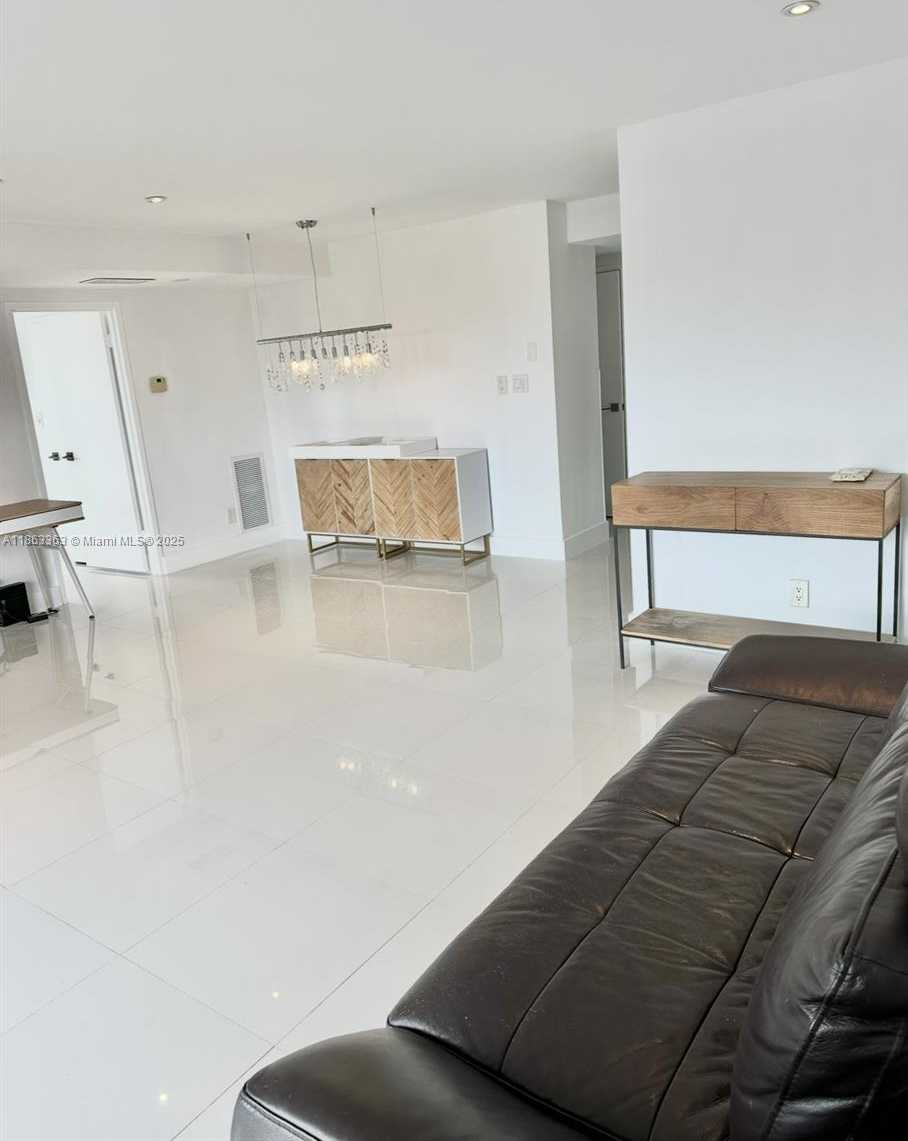 Small Image of 8400 BYRON AVE #5D, Miami Beach Number 5
