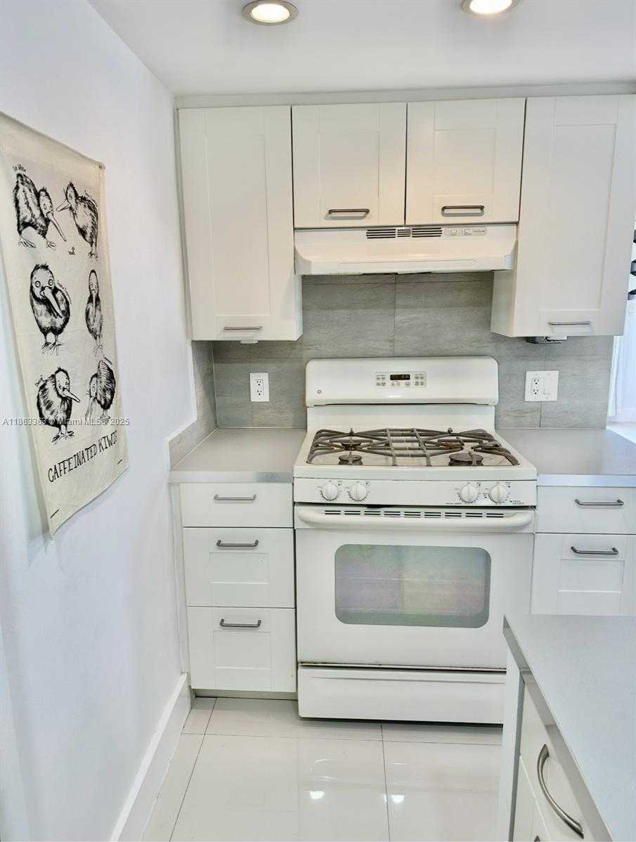 Small Image of 8400 BYRON AVE #5D, Miami Beach Number 9