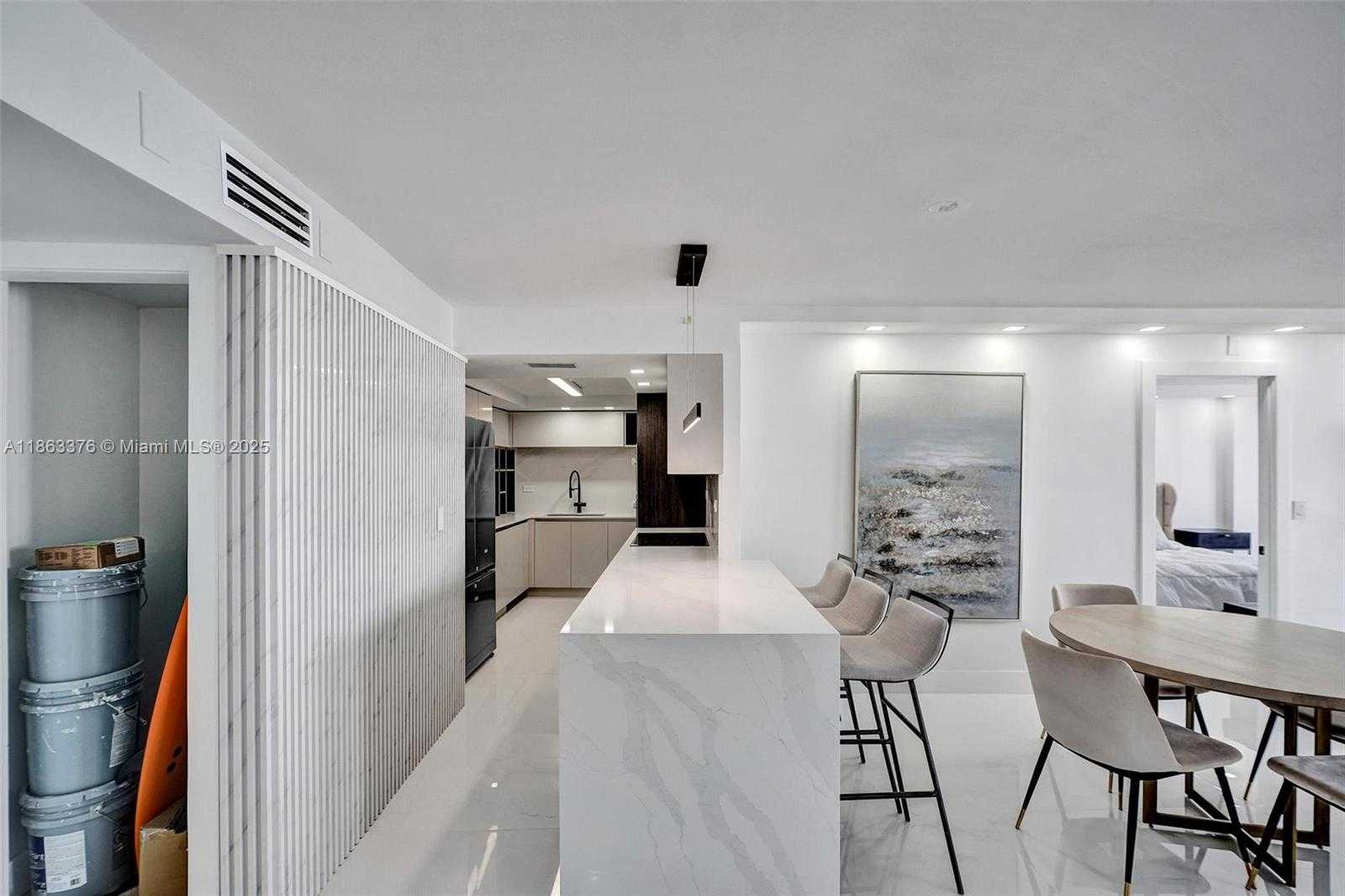 Small Image of 6039 COLLINS AVE #1736, Miami Beach Number 12