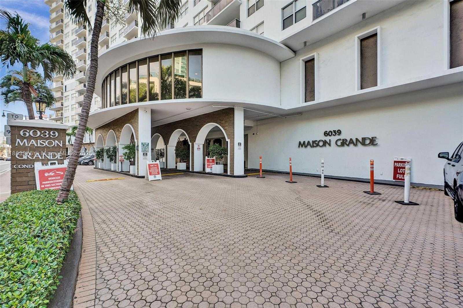 Small Image of 6039 COLLINS AVE #1736, Miami Beach Number 2