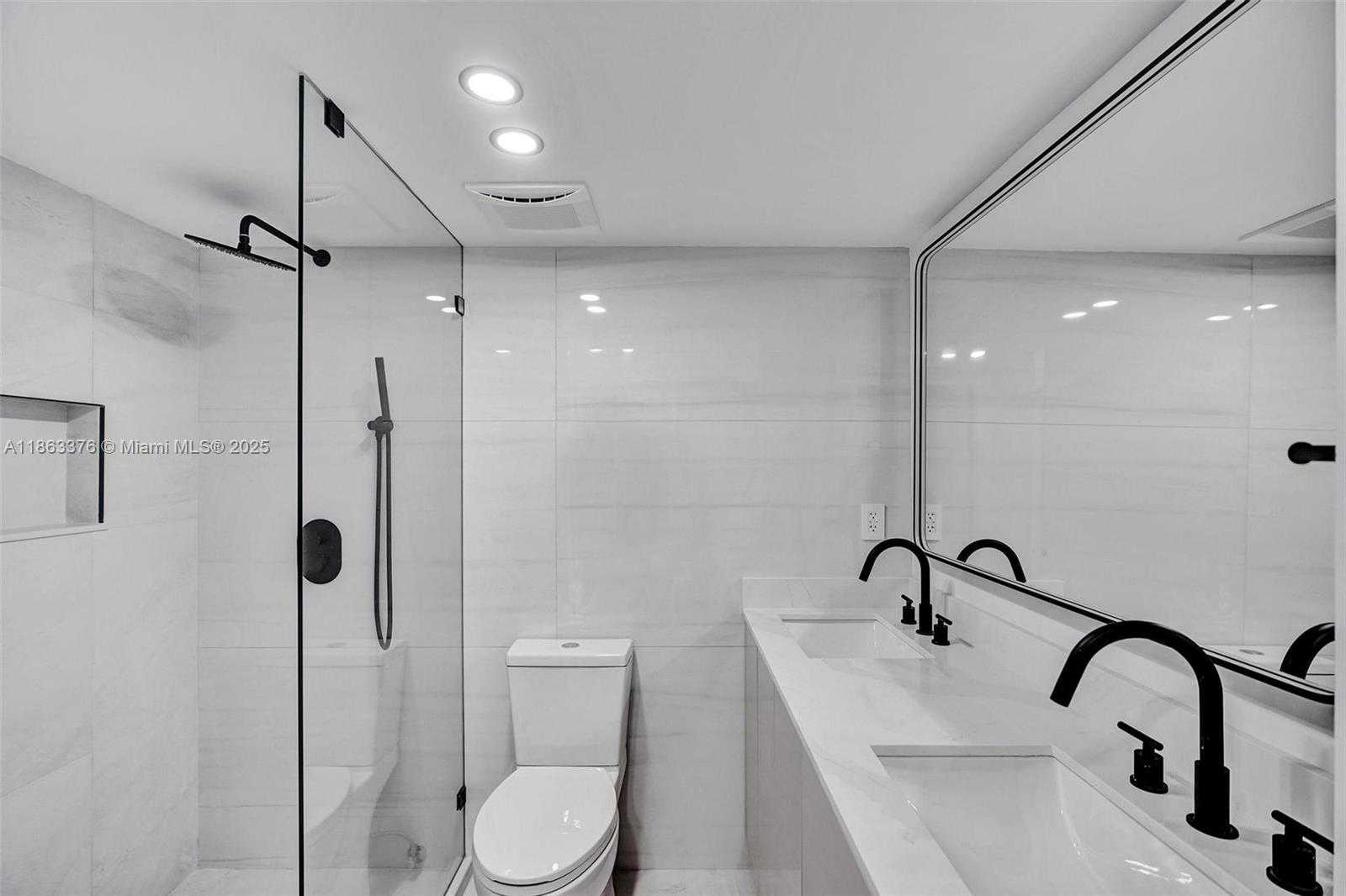 Small Image of 6039 COLLINS AVE #1736, Miami Beach Number 26
