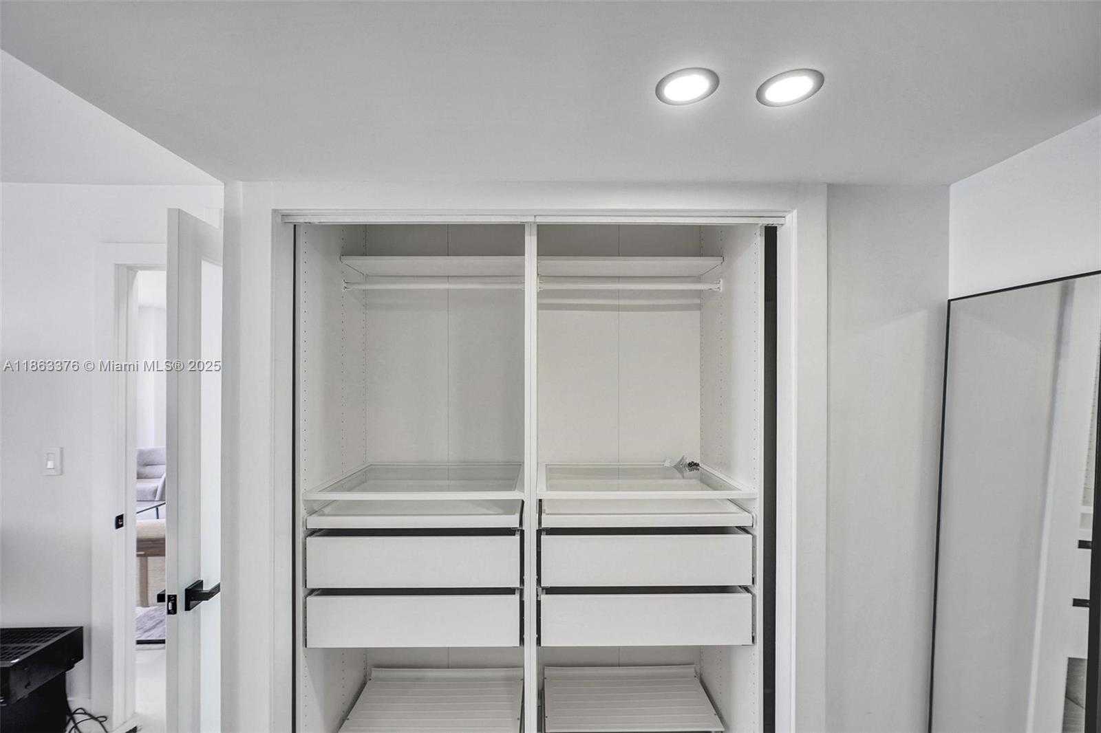 Small Image of 6039 COLLINS AVE #1736, Miami Beach Number 27