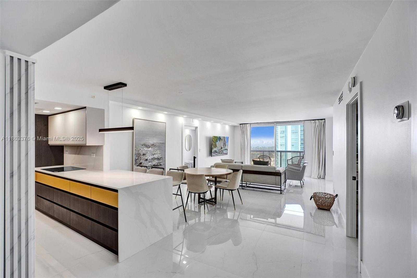 Small Image of 6039 COLLINS AVE #1736, Miami Beach Number 3