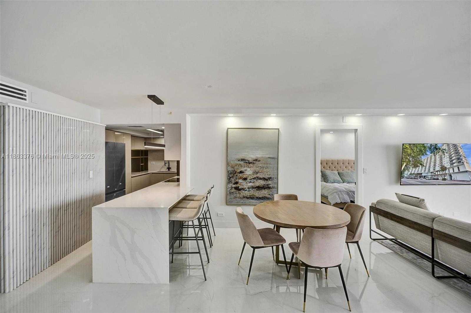 Small Image of 6039 COLLINS AVE #1736, Miami Beach Number 9