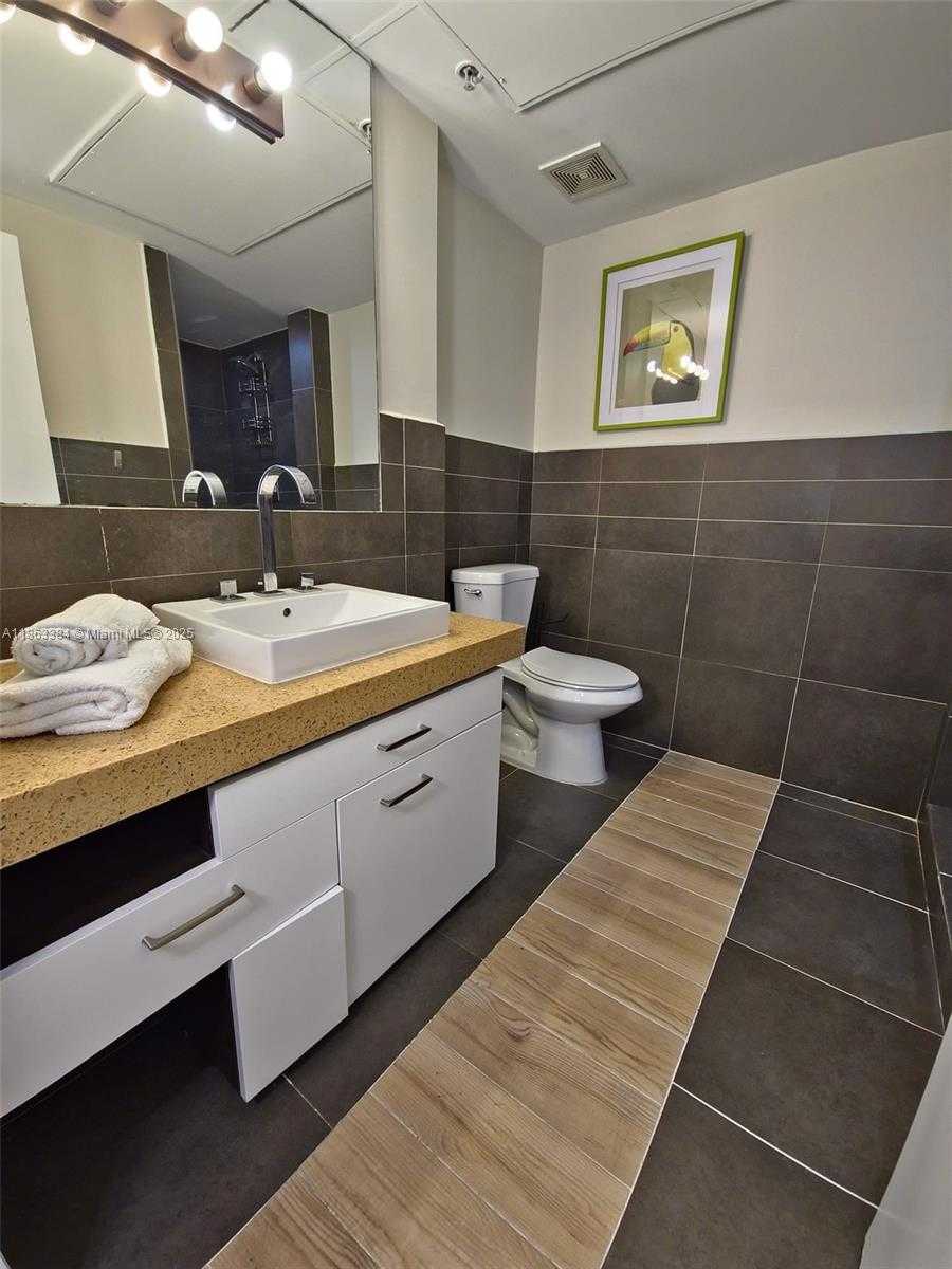 Small Image of 435 21ST ST #111, Miami Beach Number 7