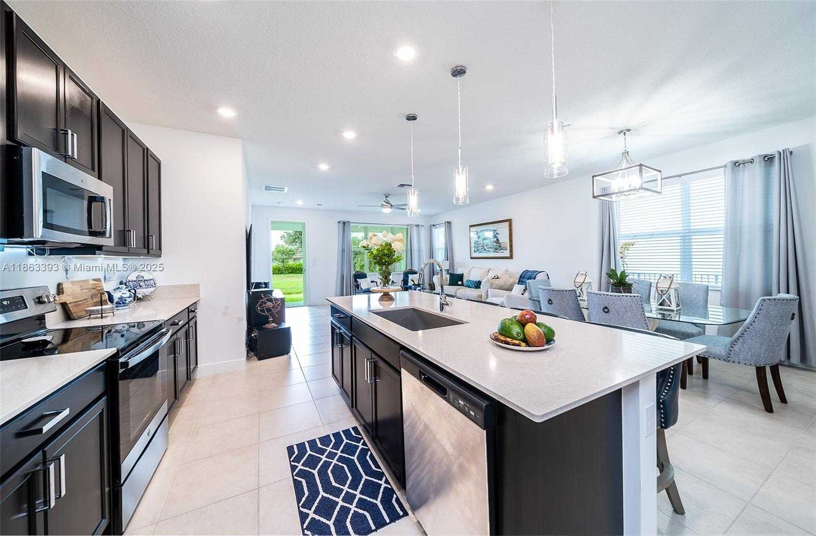 Small Image of 4230 ROSA DR, Deerfield Beach Number 13