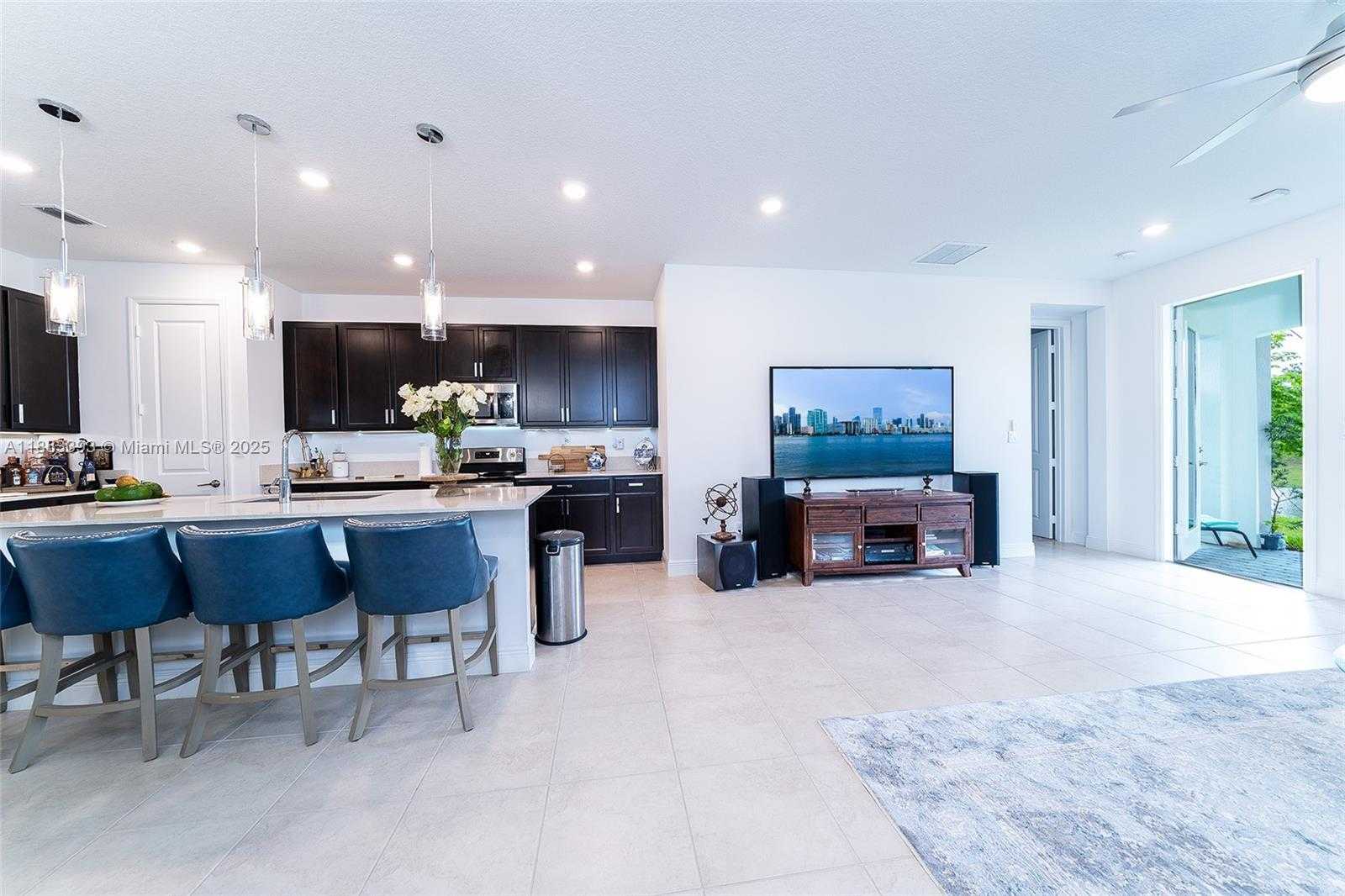 Small Image of 4230 ROSA DR, Deerfield Beach Number 15