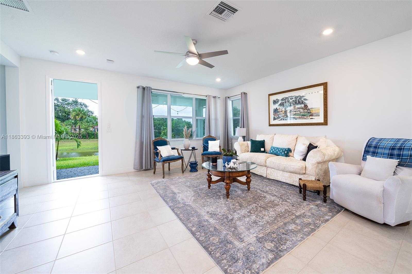 Small Image of 4230 ROSA DR, Deerfield Beach Number 17