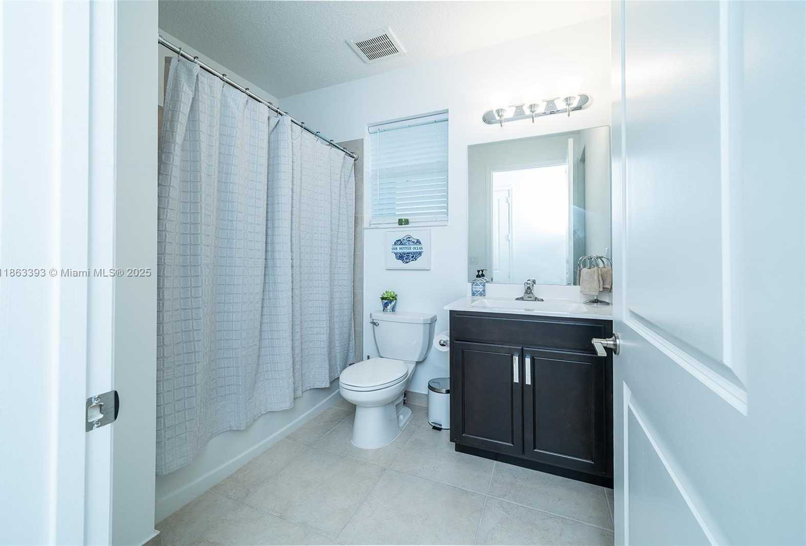 Small Image of 4230 ROSA DR, Deerfield Beach Number 34