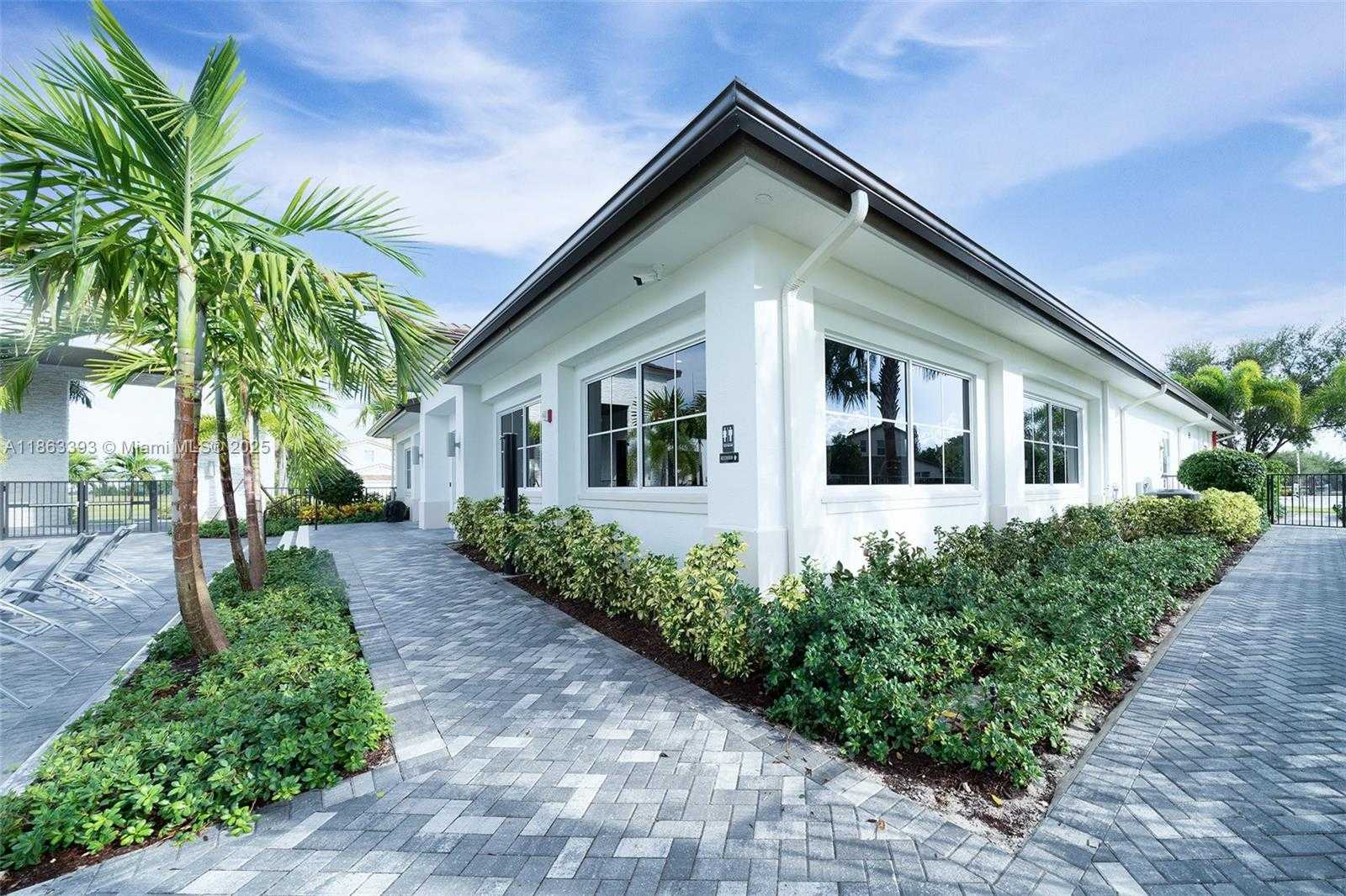 Small Image of 4230 ROSA DR, Deerfield Beach Number 47