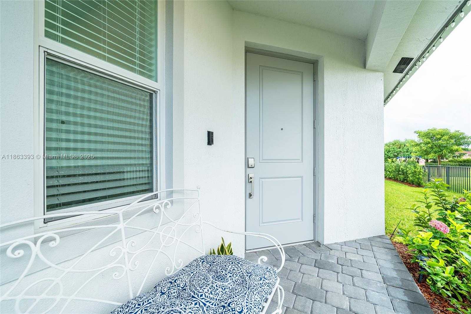 Small Image of 4230 ROSA DR, Deerfield Beach Number 5