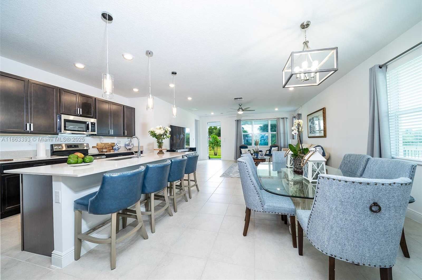 Small Image of 4230 ROSA DR, Deerfield Beach Number 6