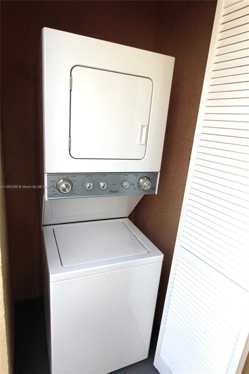 Small Image of 2750 WEST 76TH ST #210, Hialeah Number 12