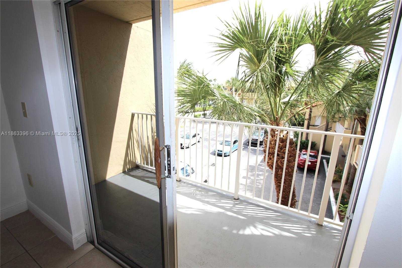Small Image of 2750 WEST 76TH ST #210, Hialeah Number 9
