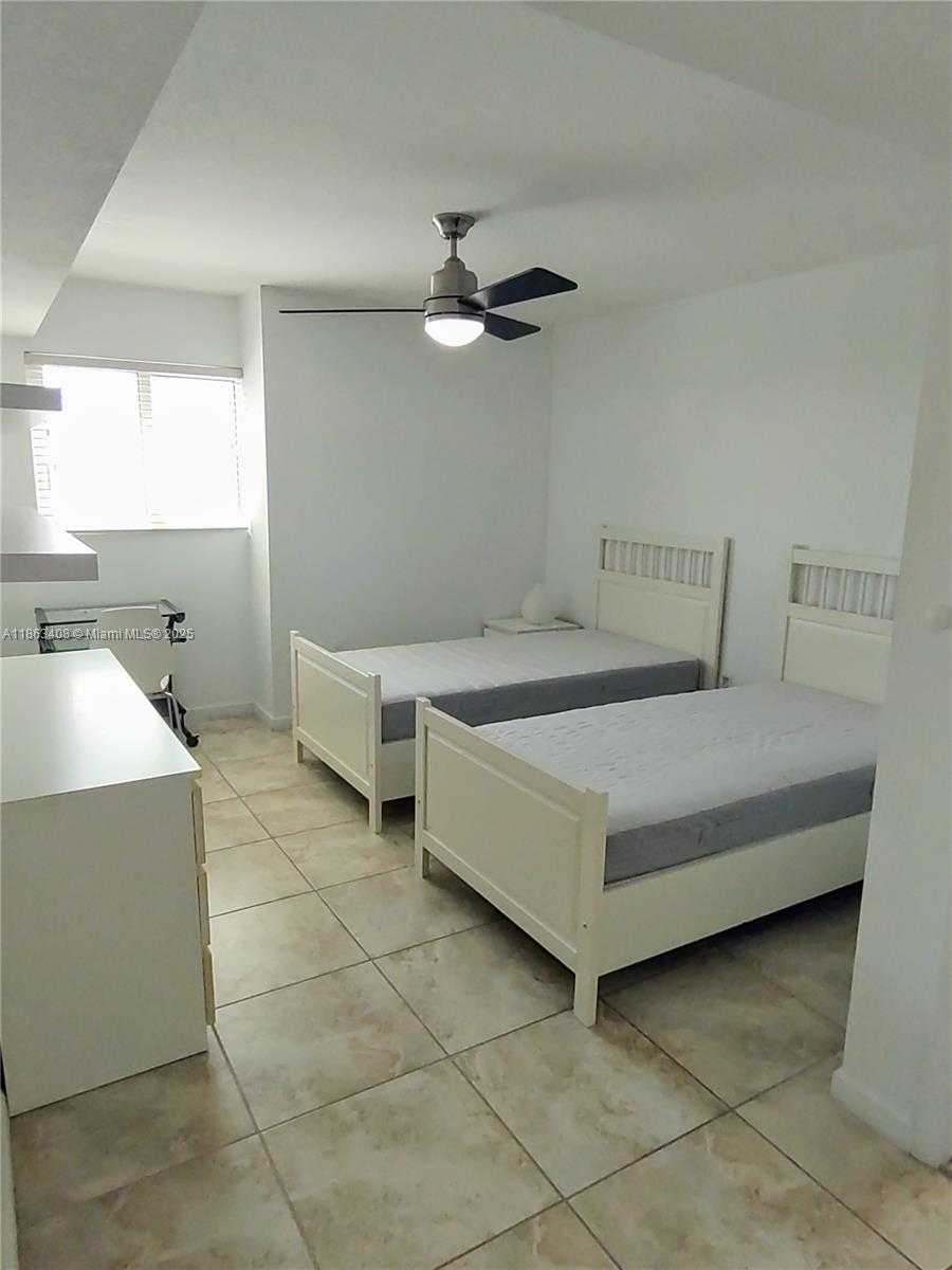 Small Image of 7600 COLLINS AVE #416, Miami Beach Number 25