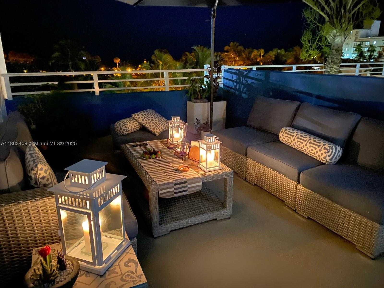 Small Image of 7600 COLLINS AVE #416, Miami Beach Number 3