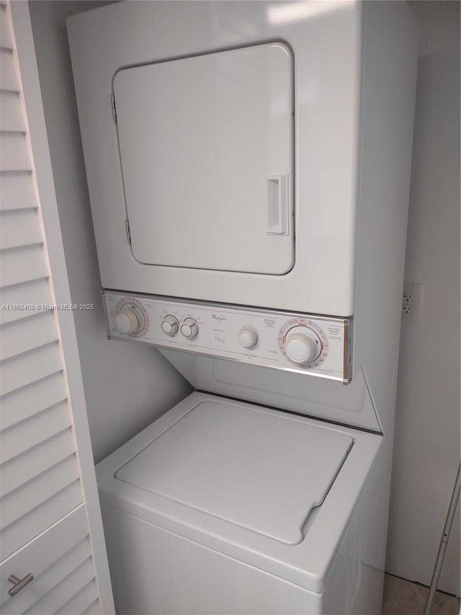 Small Image of 7600 COLLINS AVE #416, Miami Beach Number 31