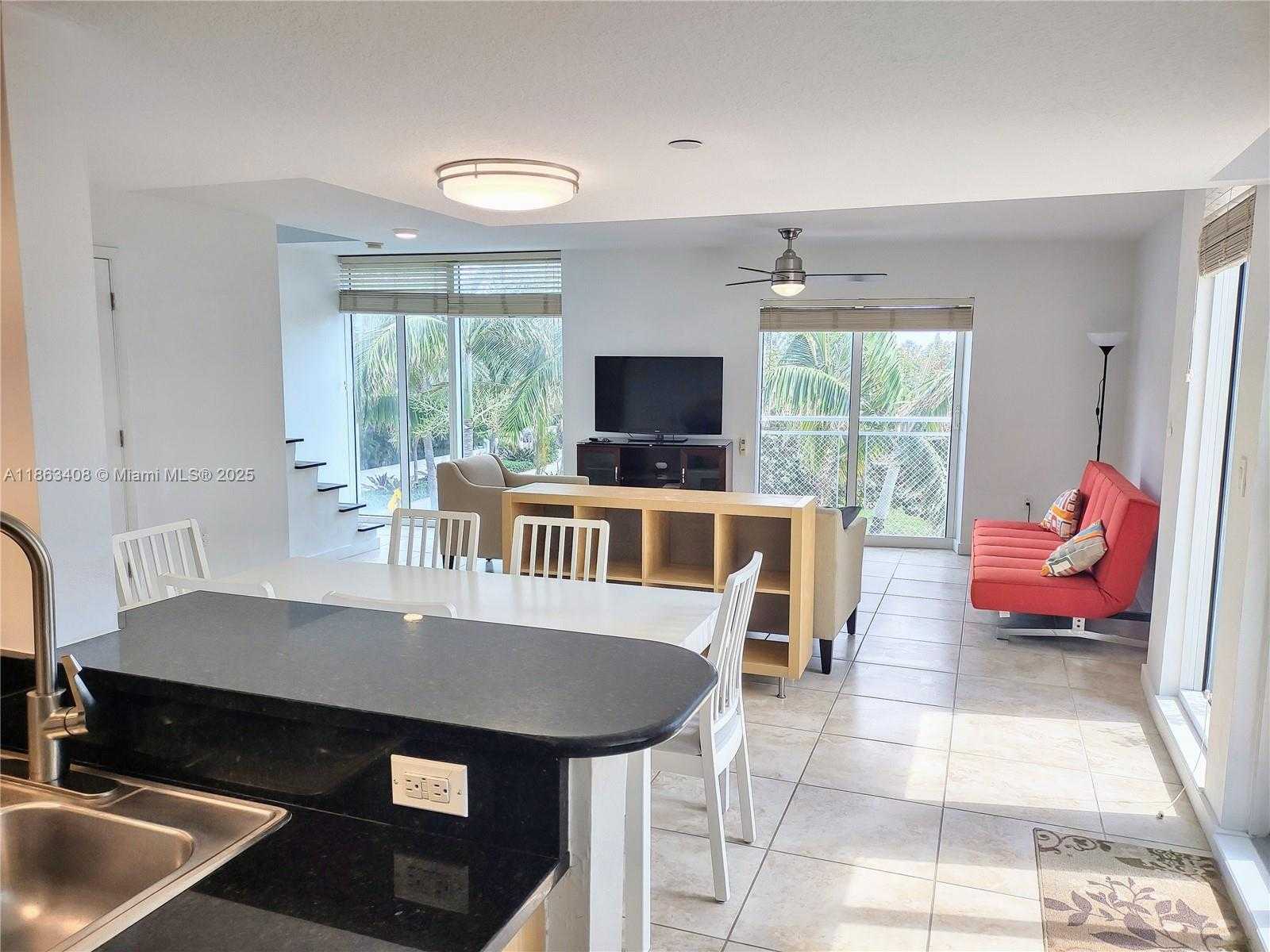 Small Image of 7600 COLLINS AVE #416, Miami Beach Number 6