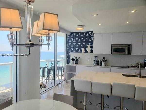 Small Image of 6365 COLLINS AVE #1402, Miami Beach Number 4