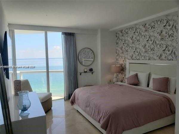 Small Image of 6365 COLLINS AVE #1402, Miami Beach Number 7