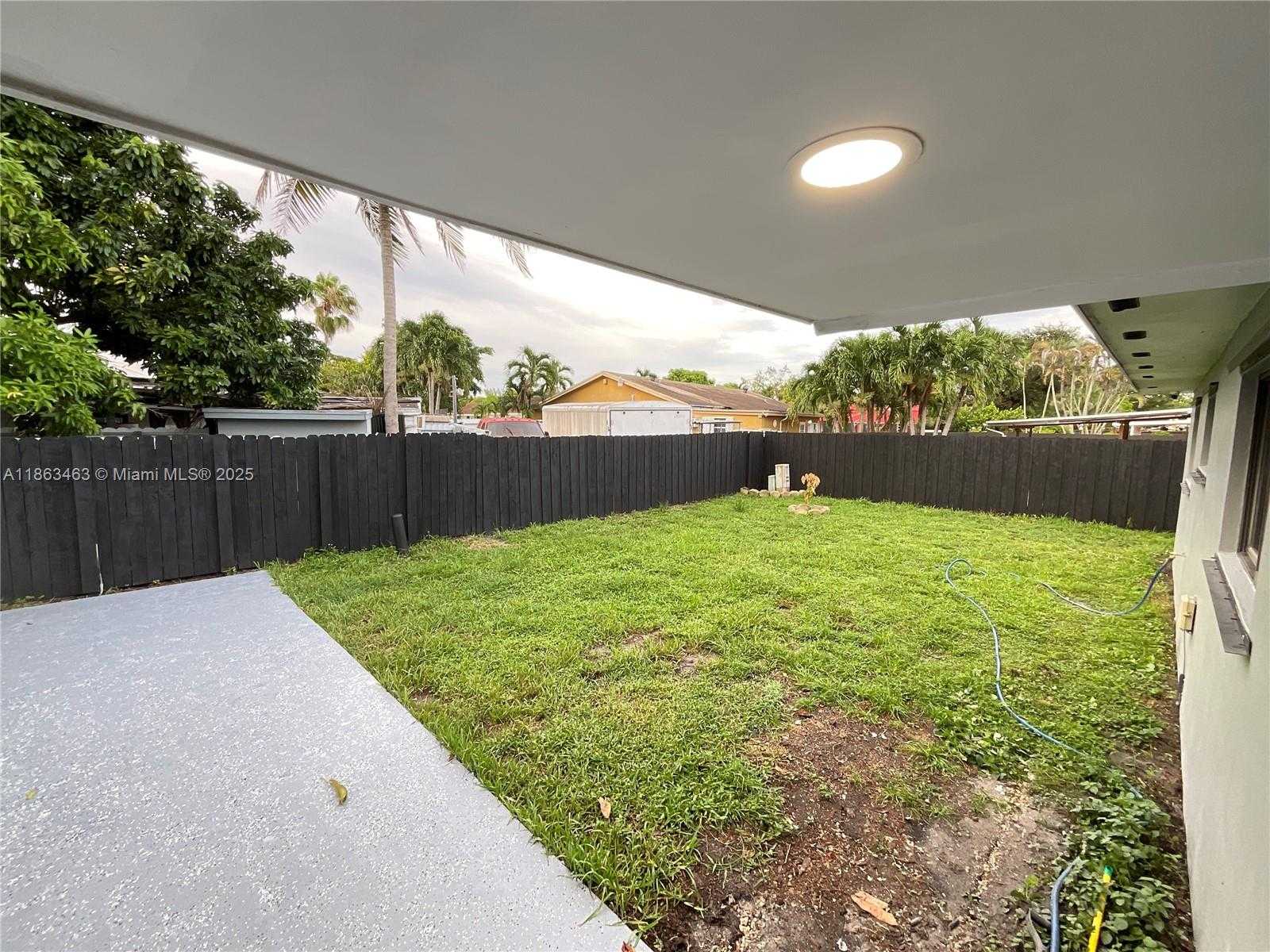 Small Image of 6101 NORTH WEST 199TH ST, Hialeah Number 11