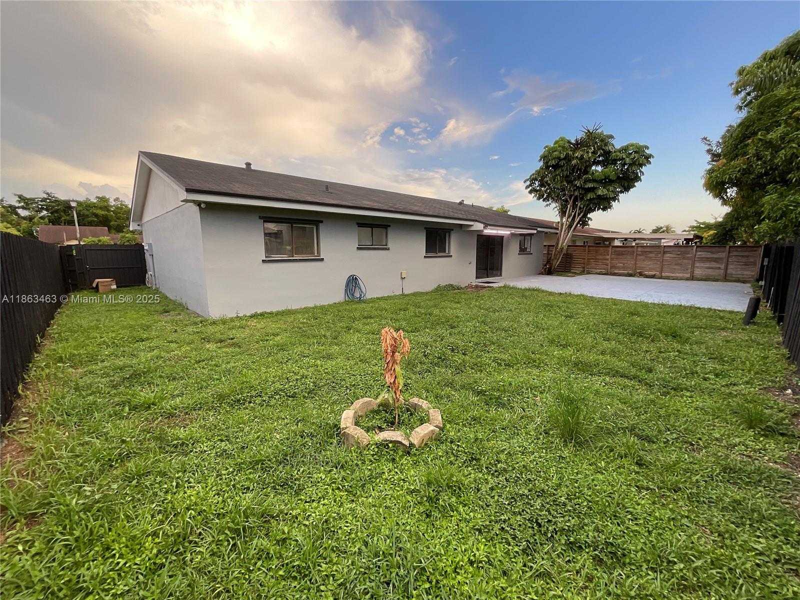 Small Image of 6101 NORTH WEST 199TH ST, Hialeah Number 12