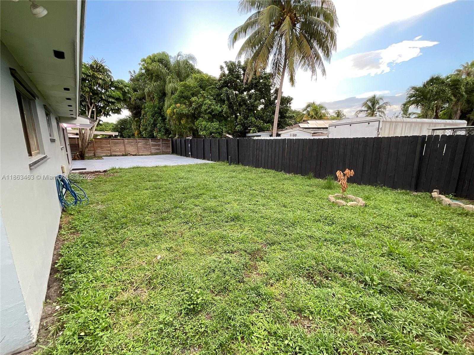 Small Image of 6101 NORTH WEST 199TH ST, Hialeah Number 13