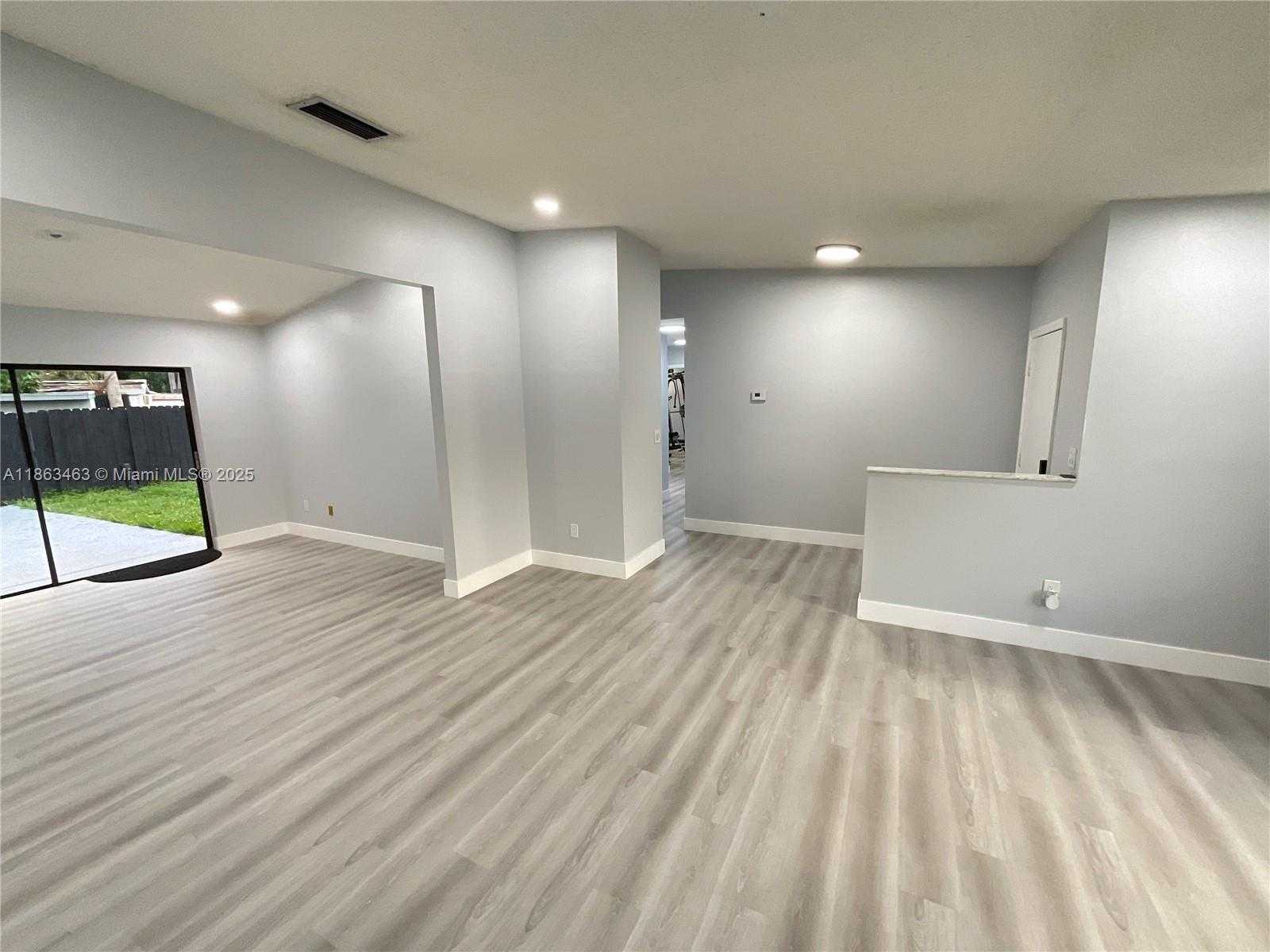 Small Image of 6101 NORTH WEST 199TH ST, Hialeah Number 16